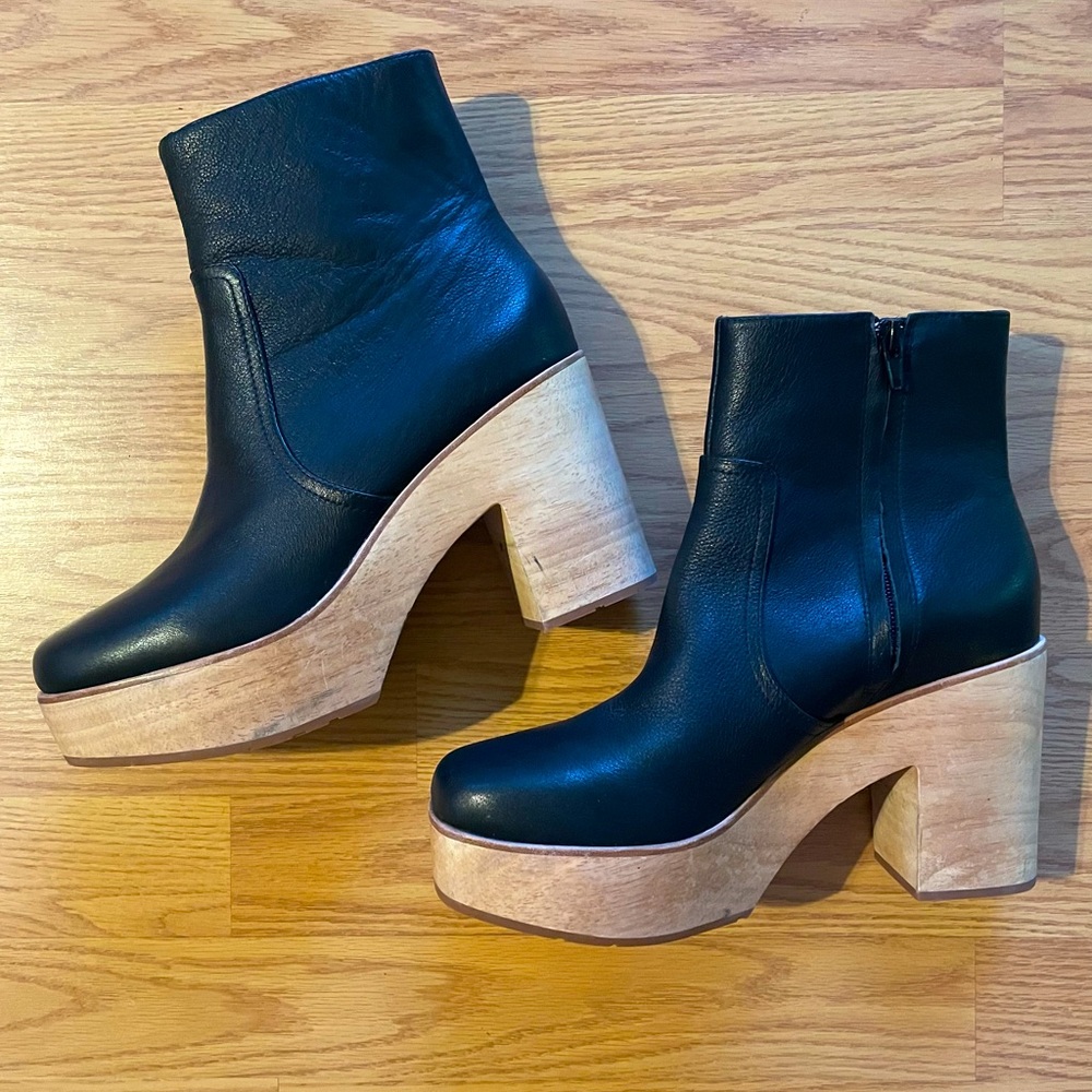 Charlotte Stone Wood Platform Paz Boots Black 10